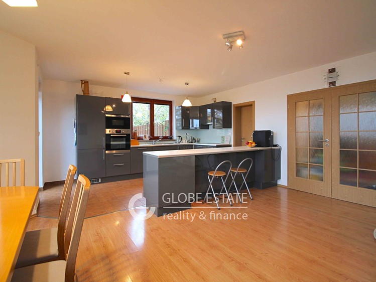 Prodej rodinného domu 220 m², pozemek 546 m² - foto 6