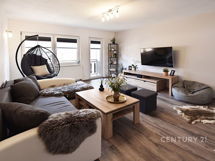 Prodej rodinného domu 273 m², pozemek 224 m² - foto 1