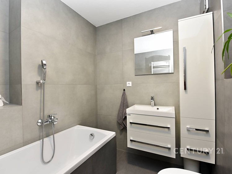 Prodej rodinného domu 273 m², pozemek 224 m² - foto 7