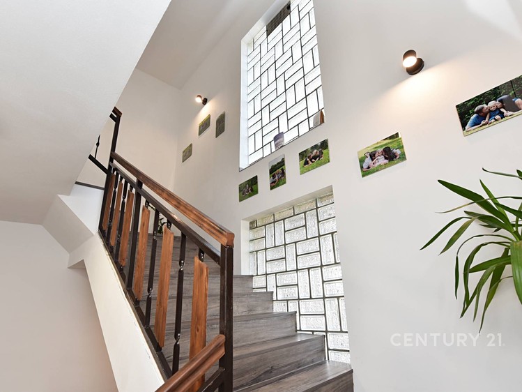Prodej rodinného domu 273 m², pozemek 224 m² - foto 6