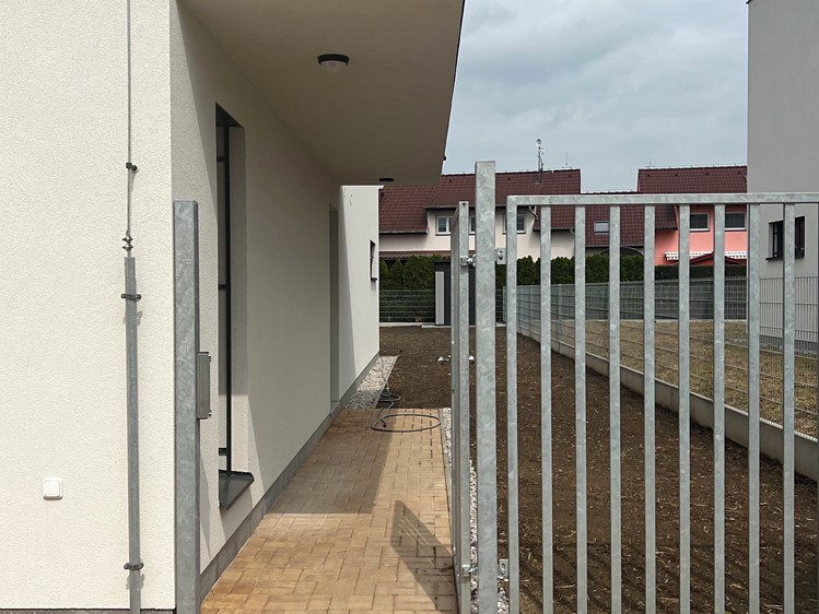 Prodej rodinného domu 173 m², pozemek 323 m² - foto 3