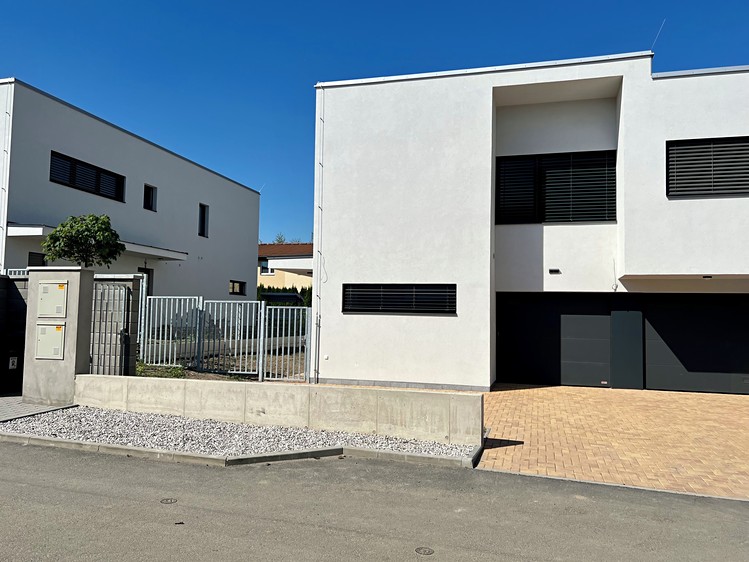 Prodej rodinného domu 173 m², pozemek 323 m² - foto 1