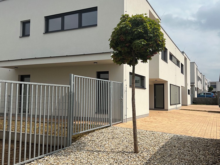 Prodej rodinného domu 173 m², pozemek 323 m² - foto 2