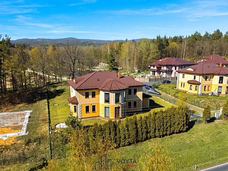 Prodej vily 347 m², pozemek 1 370 m² - foto 3