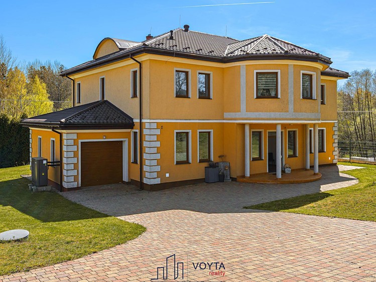 Prodej vily 347 m², pozemek 1 370 m² - foto 1