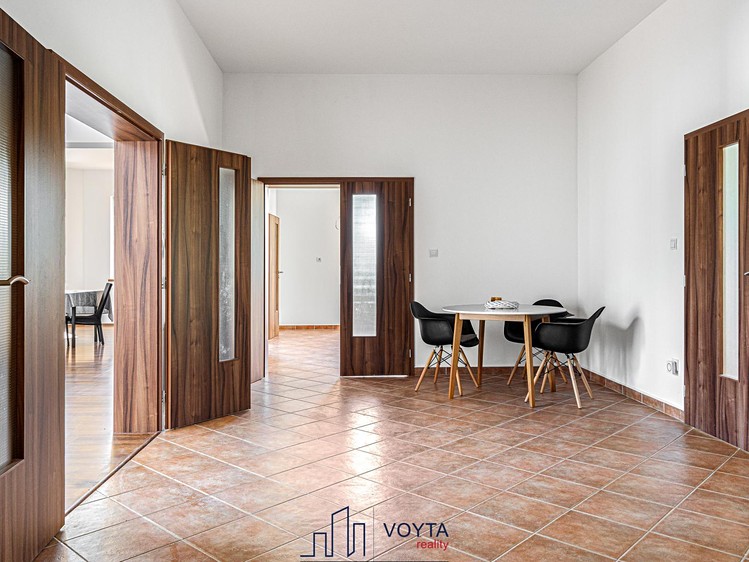 Prodej vily 347 m², pozemek 1 370 m² - foto 8