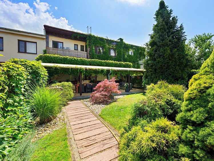 Prodej rodinného domu 259 m², pozemek 808 m² - foto 4
