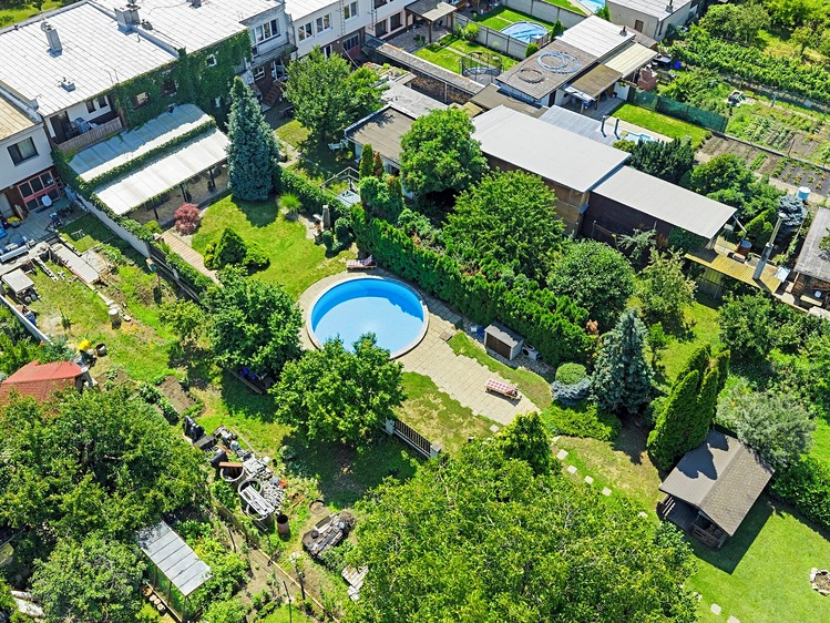 Prodej rodinného domu 259 m², pozemek 808 m² - foto 3