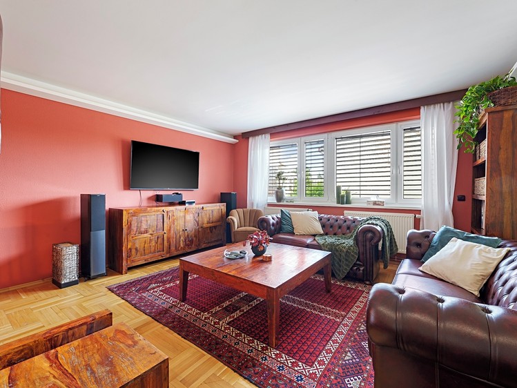 Prodej rodinného domu 259 m², pozemek 808 m² - foto 2