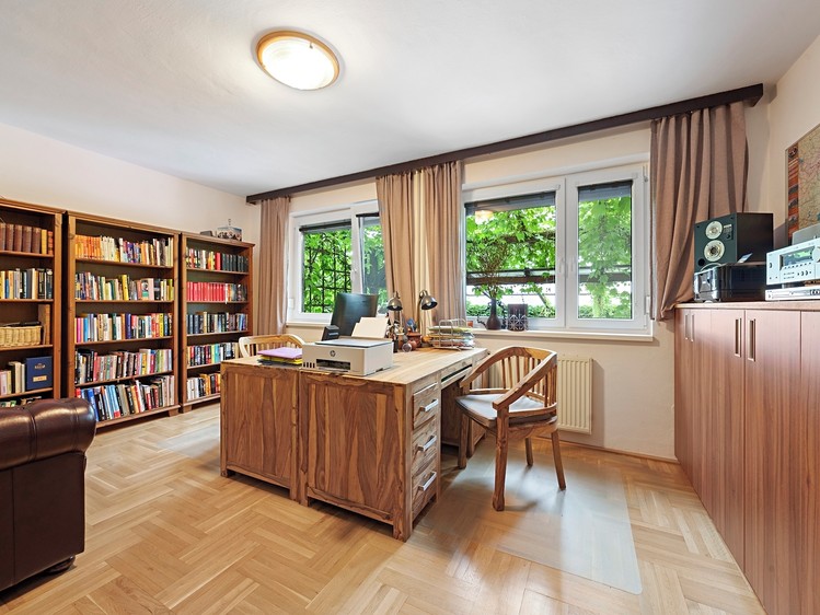 Prodej rodinného domu 259 m², pozemek 808 m² - foto 7