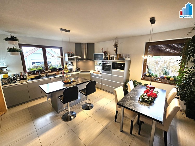Prodej rodinného domu 184 m², pozemek 756 m² - foto 4