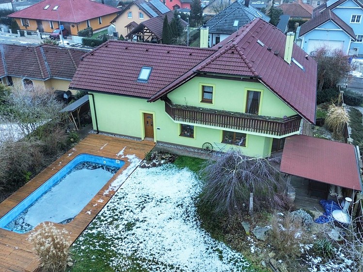 Prodej rodinného domu 184 m², pozemek 756 m² - foto 3