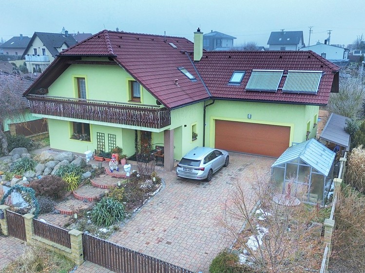 Prodej rodinného domu 184 m², pozemek 756 m² - foto 1