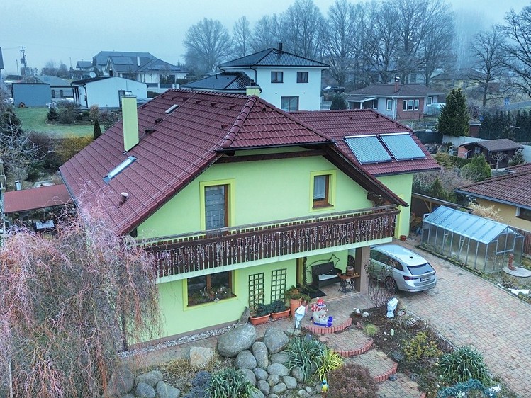 Prodej rodinného domu 184 m², pozemek 756 m² - foto 2
