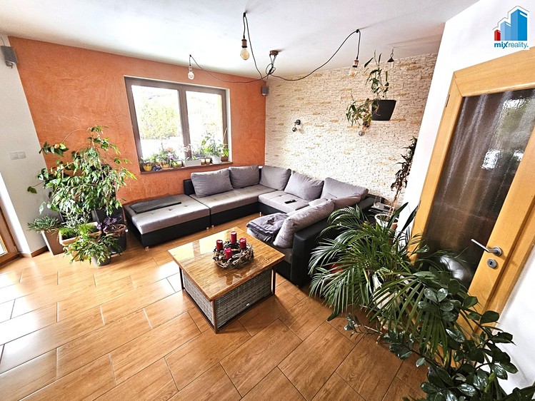 Prodej rodinného domu 184 m², pozemek 756 m² - foto 7