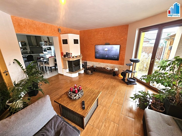 Prodej rodinného domu 184 m², pozemek 756 m² - foto 8