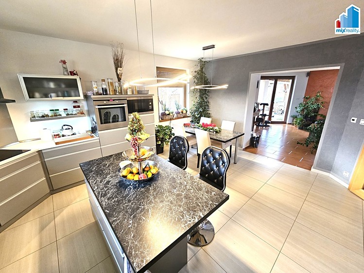 Prodej rodinného domu 184 m², pozemek 756 m² - foto 5