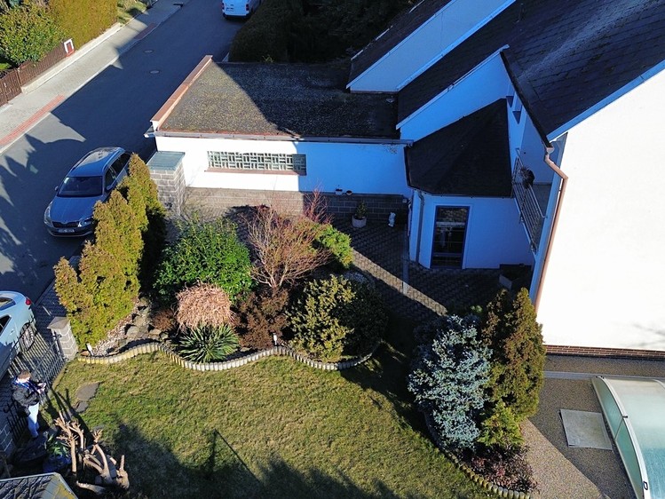 Prodej rodinného domu 240 m², pozemek 633 m² - foto 2