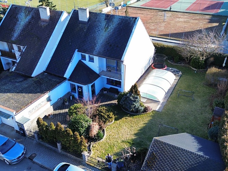 Prodej rodinného domu 240 m², pozemek 633 m² - foto 1