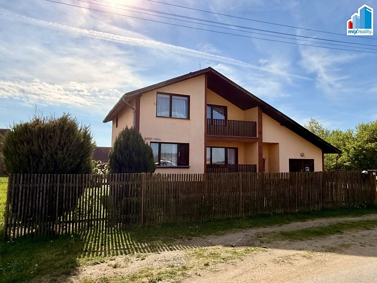 Prodej rodinného domu 160 m², pozemek 971 m² - foto 2