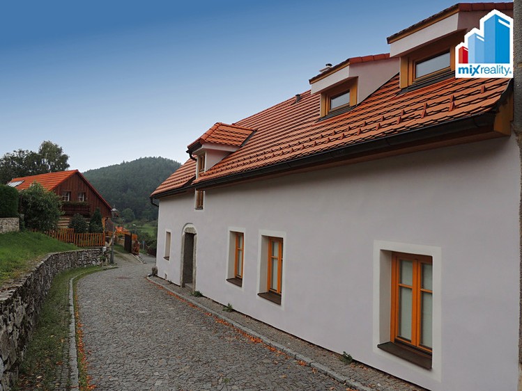 Prodej rodinného domu 330 m², pozemek 381 m² - foto 4