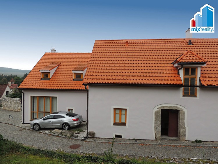 Prodej rodinného domu 330 m², pozemek 381 m² - foto 3
