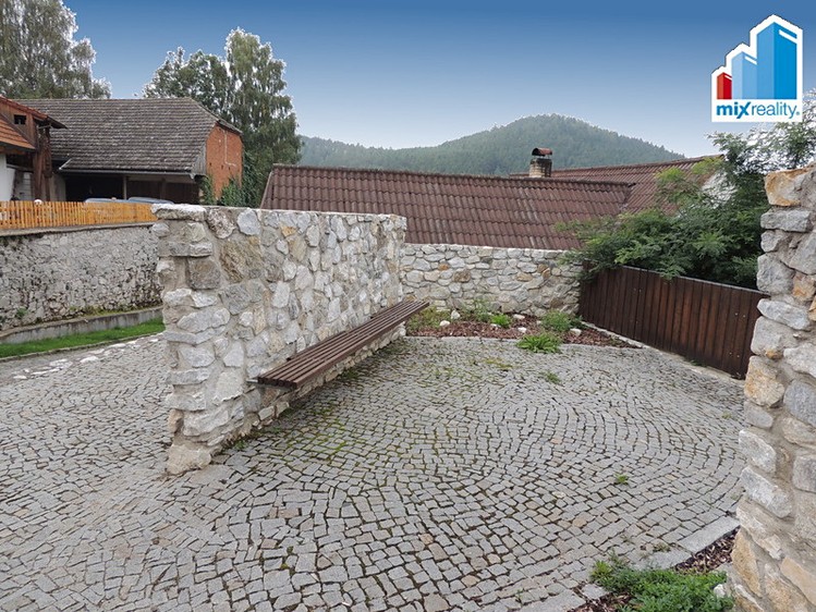 Prodej rodinného domu 330 m², pozemek 381 m² - foto 7