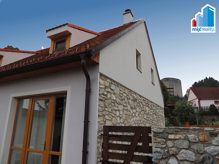 Prodej rodinného domu 330 m², pozemek 381 m² - foto 5