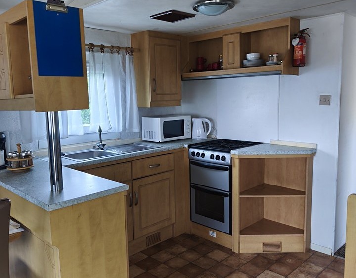 Prodej rodinného domu 46 m², pozemek 1 869 m² - foto 2