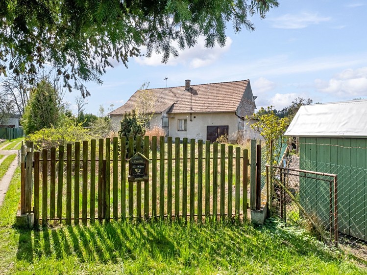 Prodej rodinného domu 100 m², pozemek 8 575 m² - foto 1