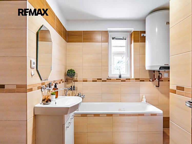 Prodej rodinného domu 250 m², pozemek 7 718 m² - foto 4