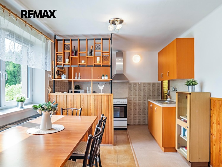 Prodej rodinného domu 250 m², pozemek 7 718 m² - foto 2