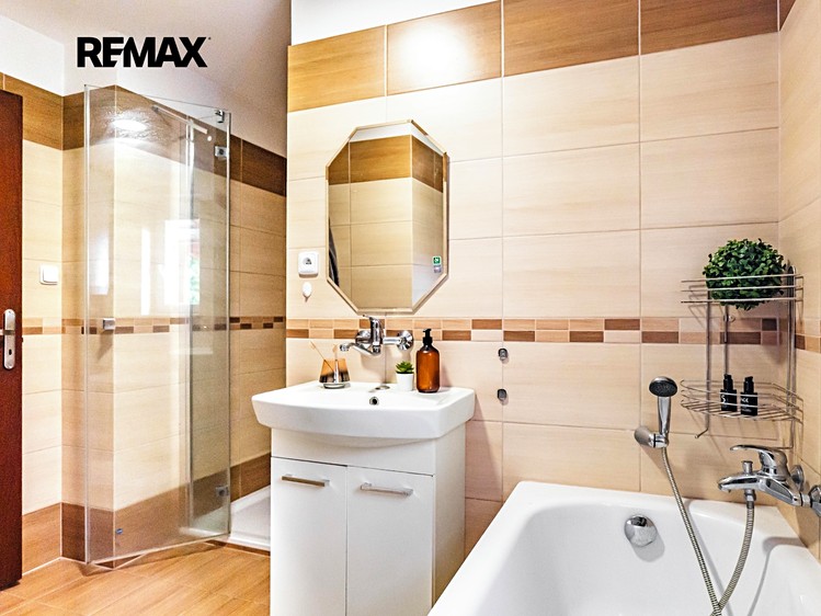 Prodej rodinného domu 250 m², pozemek 7 718 m² - foto 5