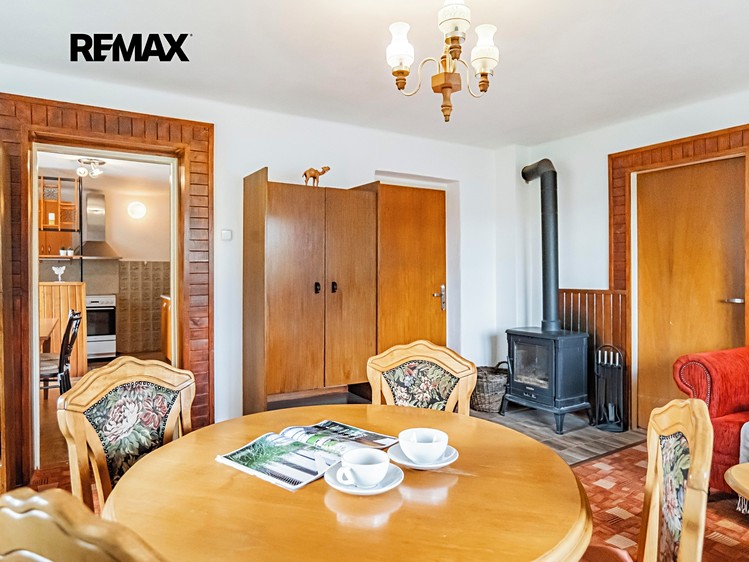 Prodej rodinného domu 250 m², pozemek 7 718 m² - foto 8