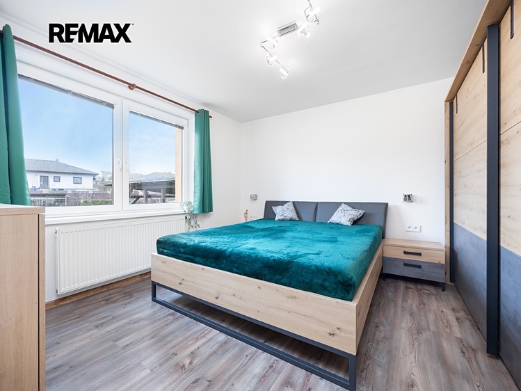 Prodej rodinného domu 204 m², pozemek 1 006 m² - foto 6