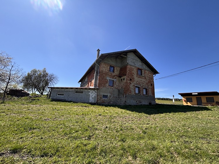 Prodej vícegeneračního domu 300 m², pozemek 1 019 m² - foto 4