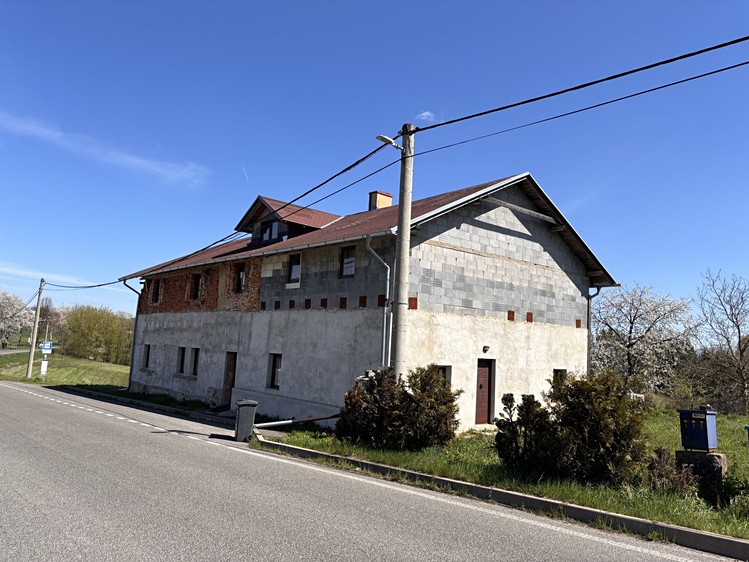 Prodej vícegeneračního domu 300 m², pozemek 1 019 m² - foto 1