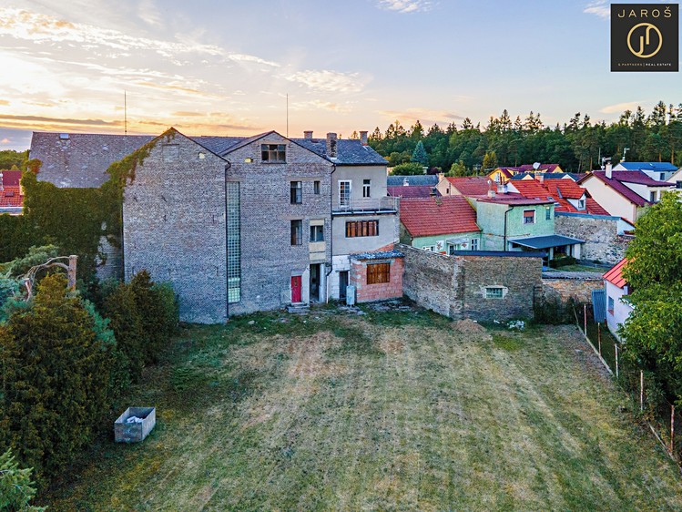 Prodej rodinného domu 400 m², pozemek 1 226 m² - foto 2