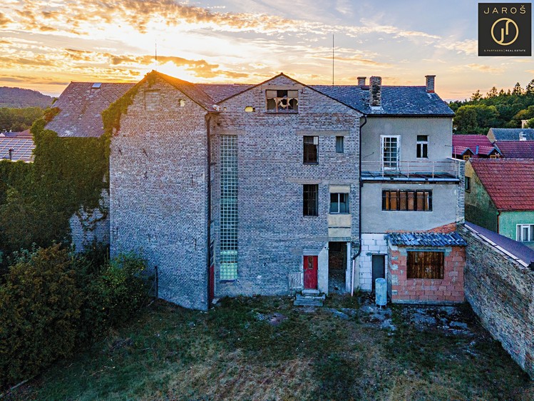 Prodej rodinného domu 400 m², pozemek 1 226 m² - foto 1