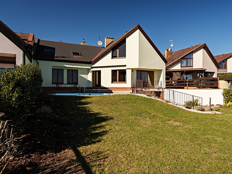 Prodej rodinného domu 306 m², pozemek 554 m² - foto 4