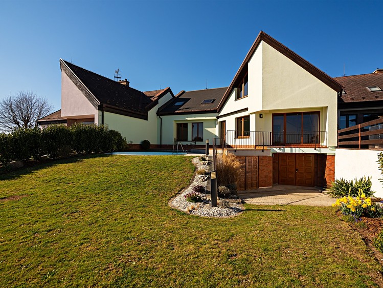 Prodej rodinného domu 306 m², pozemek 554 m² - foto 8
