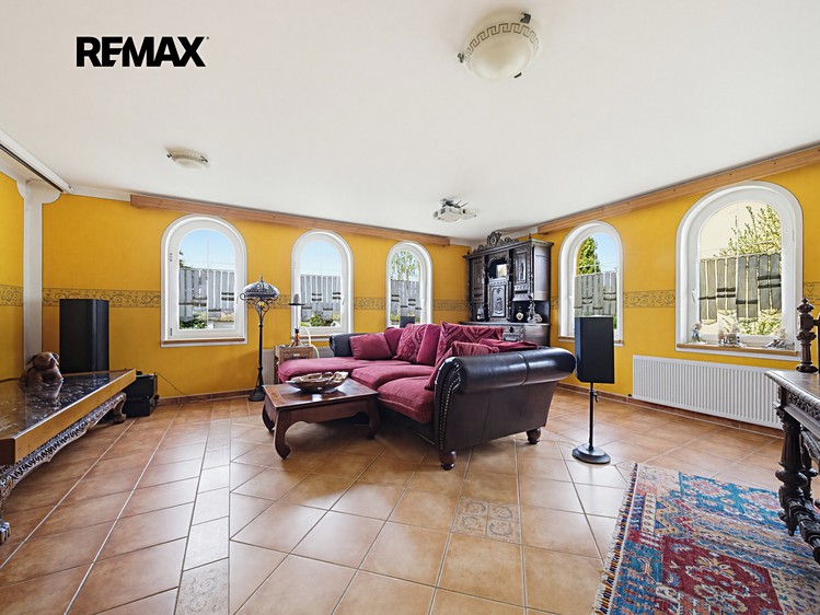 Prodej rodinného domu 410 m², pozemek 2 086 m² - foto 3