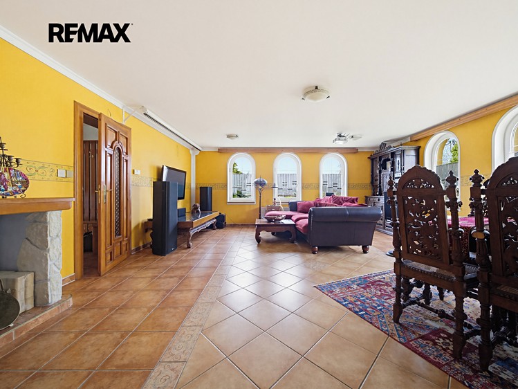 Prodej rodinného domu 410 m², pozemek 2 086 m² - foto 4