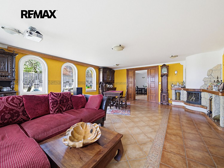 Prodej rodinného domu 410 m², pozemek 2 086 m² - foto 6