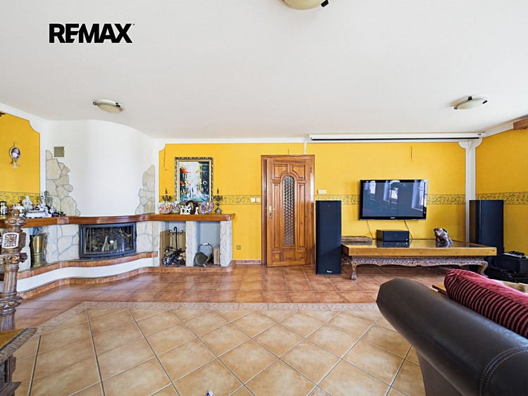 Prodej rodinného domu 410 m², pozemek 2 086 m² - foto 5