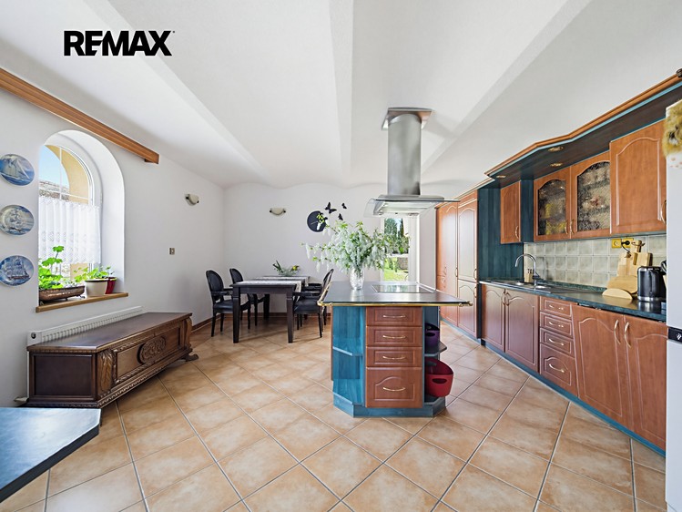 Prodej rodinného domu 410 m², pozemek 2 086 m² - foto 8