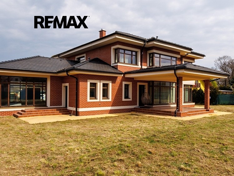 Prodej rodinného domu 363 m², pozemek 1 608 m² - foto 1