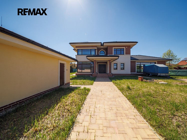 Prodej rodinného domu 363 m², pozemek 1 608 m² - foto 2