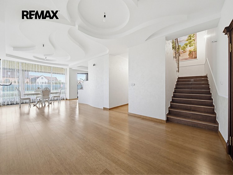 Prodej rodinného domu 363 m², pozemek 1 608 m² - foto 8
