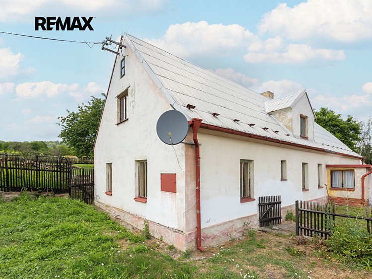Prodej rodinného domu 217 m², pozemek 1 813 m² - foto 1